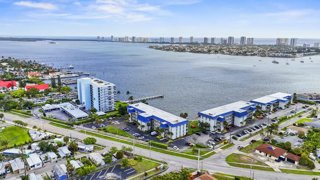 2936 Lake Shore Drive West Palm Beach FL 33404