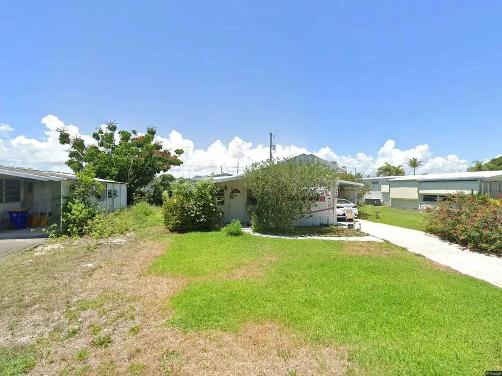 7470 SE Eagle Avenue Hobe Sound FL 33455
