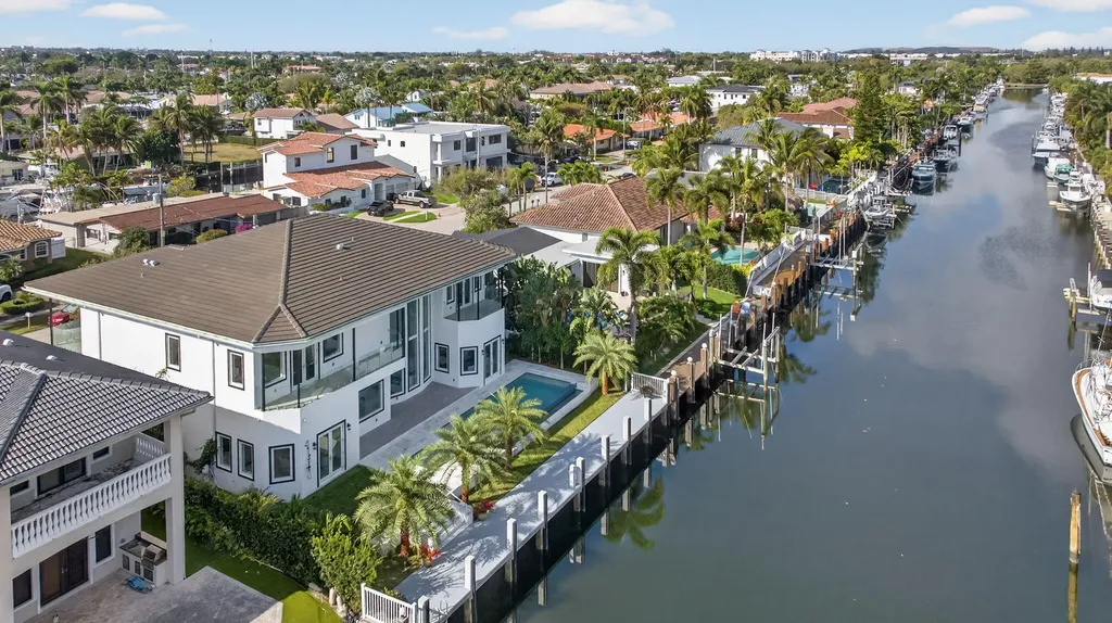 2641 NE 48th Street Lighthouse Point FL 33064