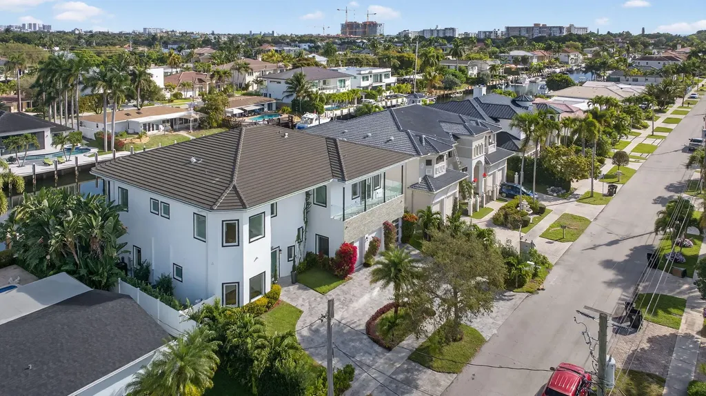 2641 NE 48th Street Lighthouse Point FL 33064