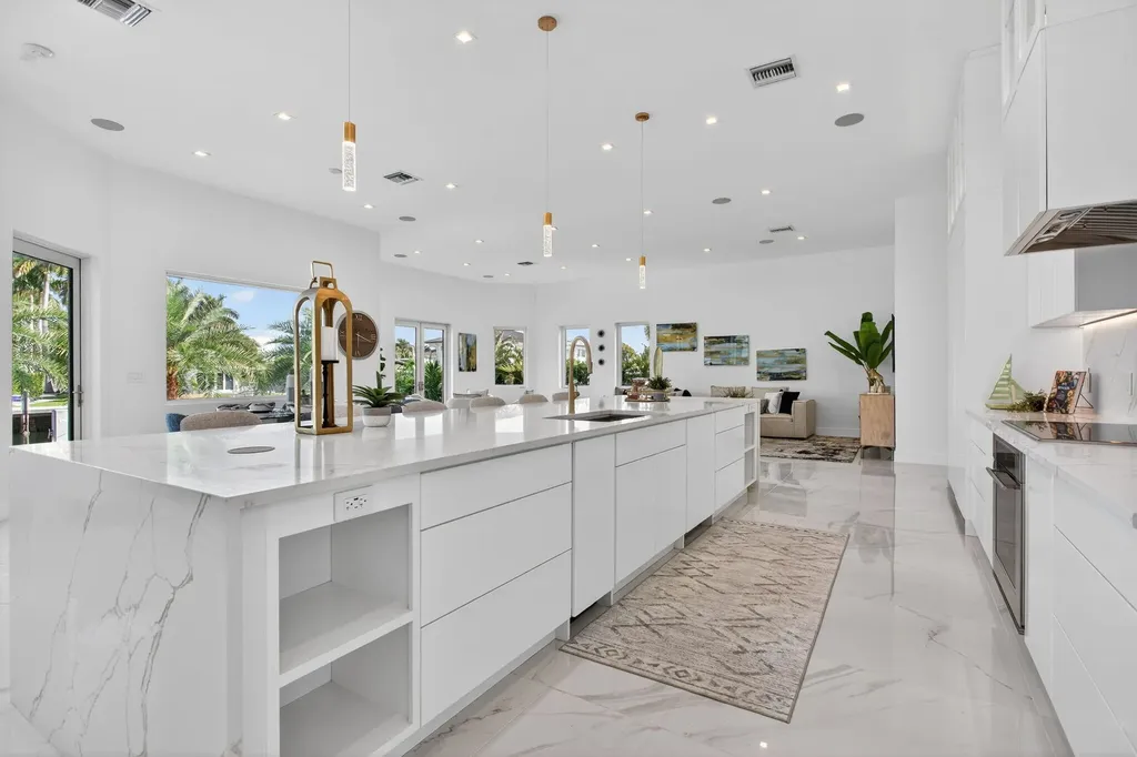 2641 NE 48th Street Lighthouse Point FL 33064
