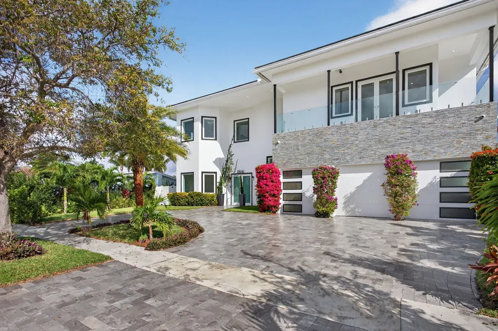 2641 NE 48th Street Lighthouse Point FL 33064