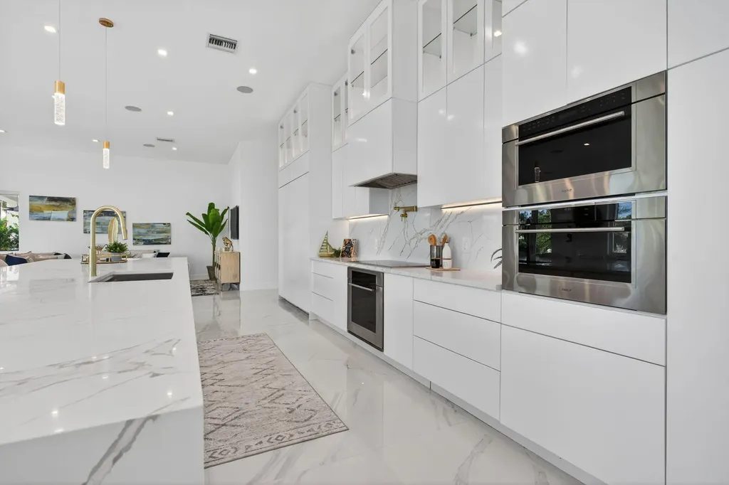 2641 NE 48th Street Lighthouse Point FL 33064