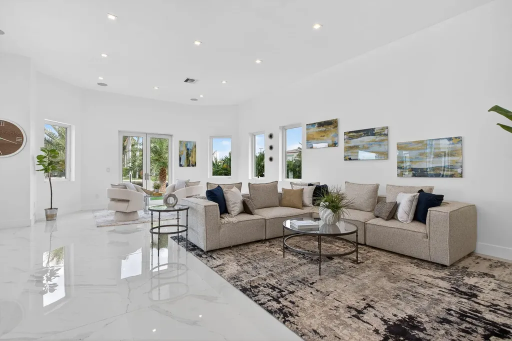 2641 NE 48th Street Lighthouse Point FL 33064