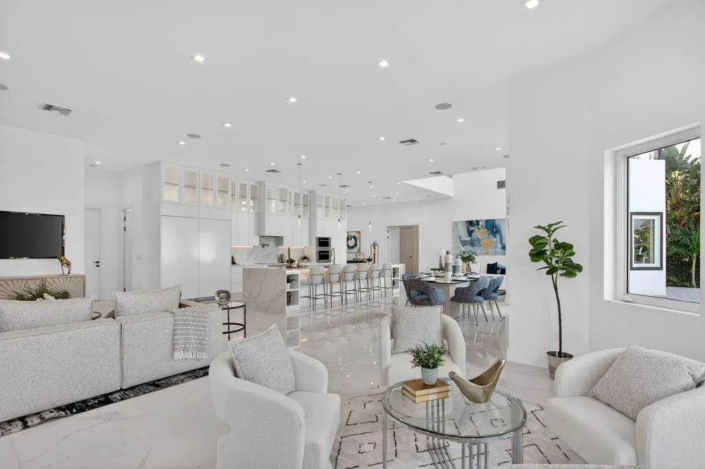 2641 NE 48th Street Lighthouse Point FL 33064