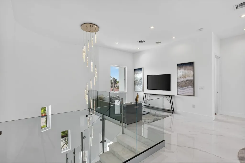 2641 NE 48th Street Lighthouse Point FL 33064