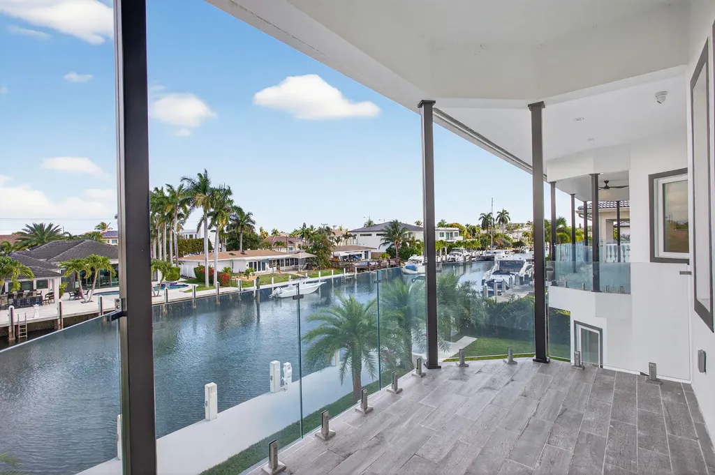 2641 NE 48th Street Lighthouse Point FL 33064