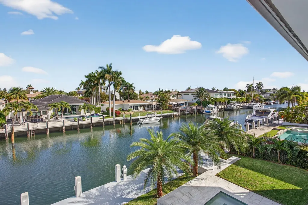 2641 NE 48th Street Lighthouse Point FL 33064