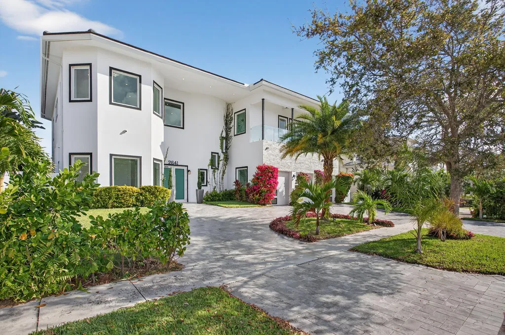 2641 NE 48th Street Lighthouse Point FL 33064