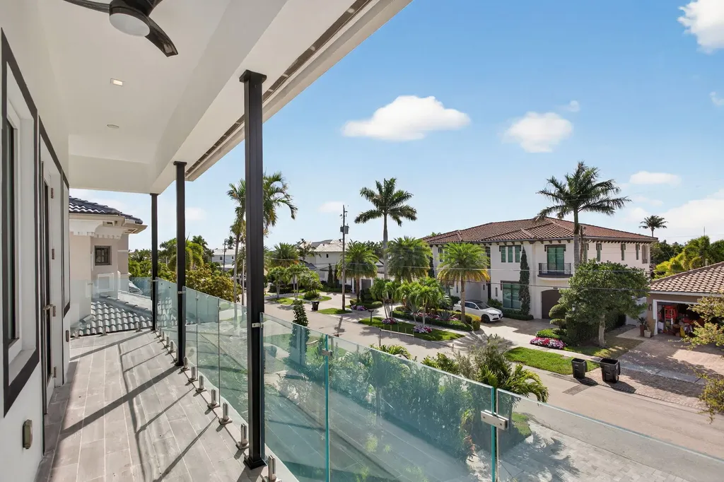 2641 NE 48th Street Lighthouse Point FL 33064