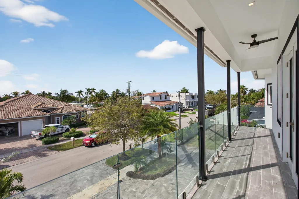 2641 NE 48th Street Lighthouse Point FL 33064