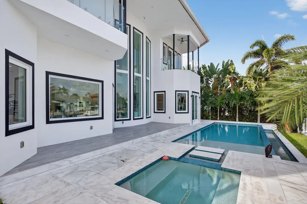 2641 NE 48th Street Lighthouse Point FL 33064
