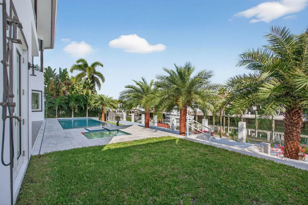 2641 NE 48th Street Lighthouse Point FL 33064