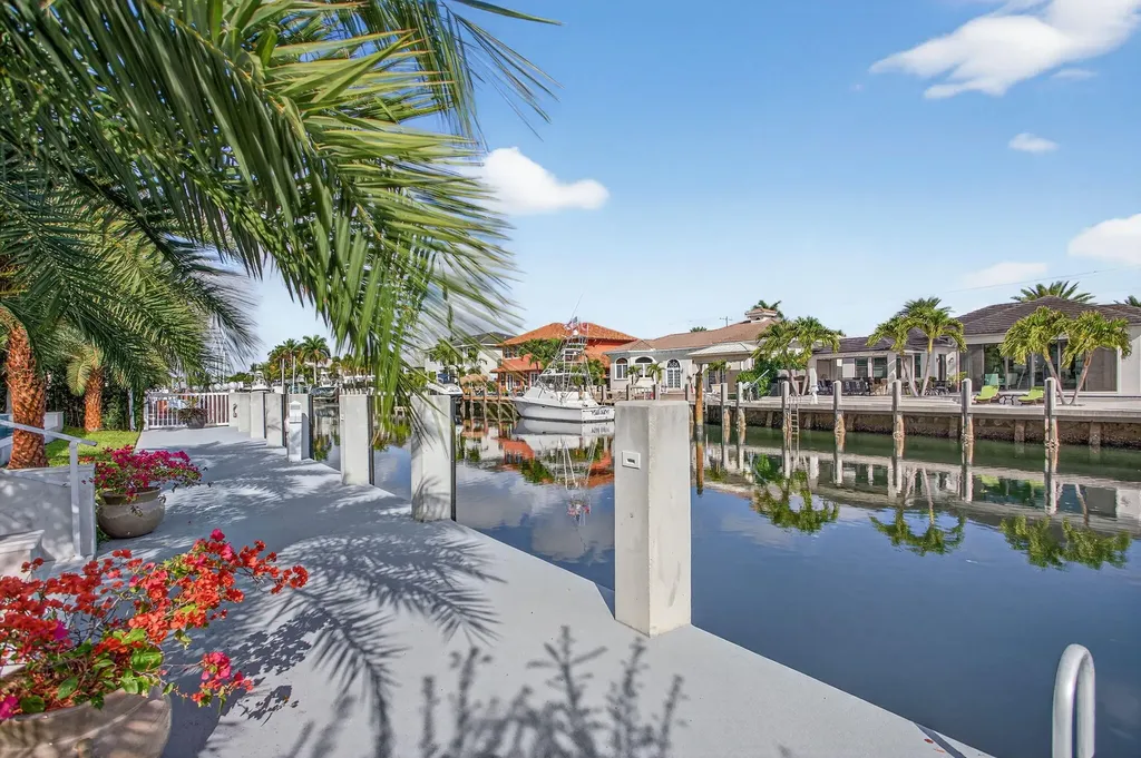 2641 NE 48th Street Lighthouse Point FL 33064
