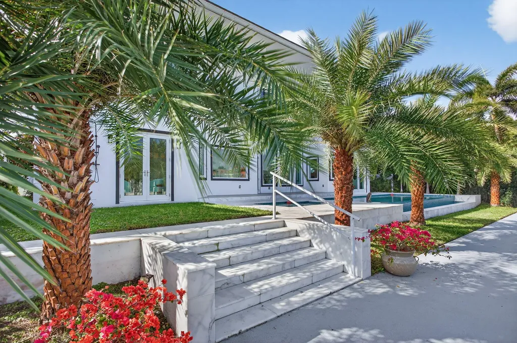 2641 NE 48th Street Lighthouse Point FL 33064