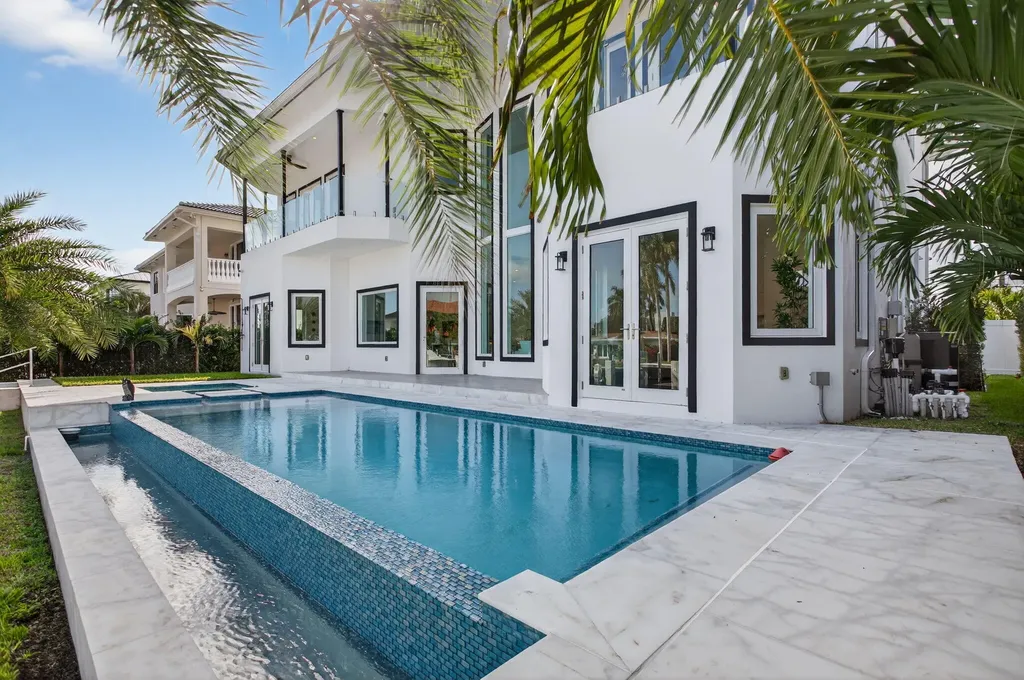 2641 NE 48th Street Lighthouse Point FL 33064