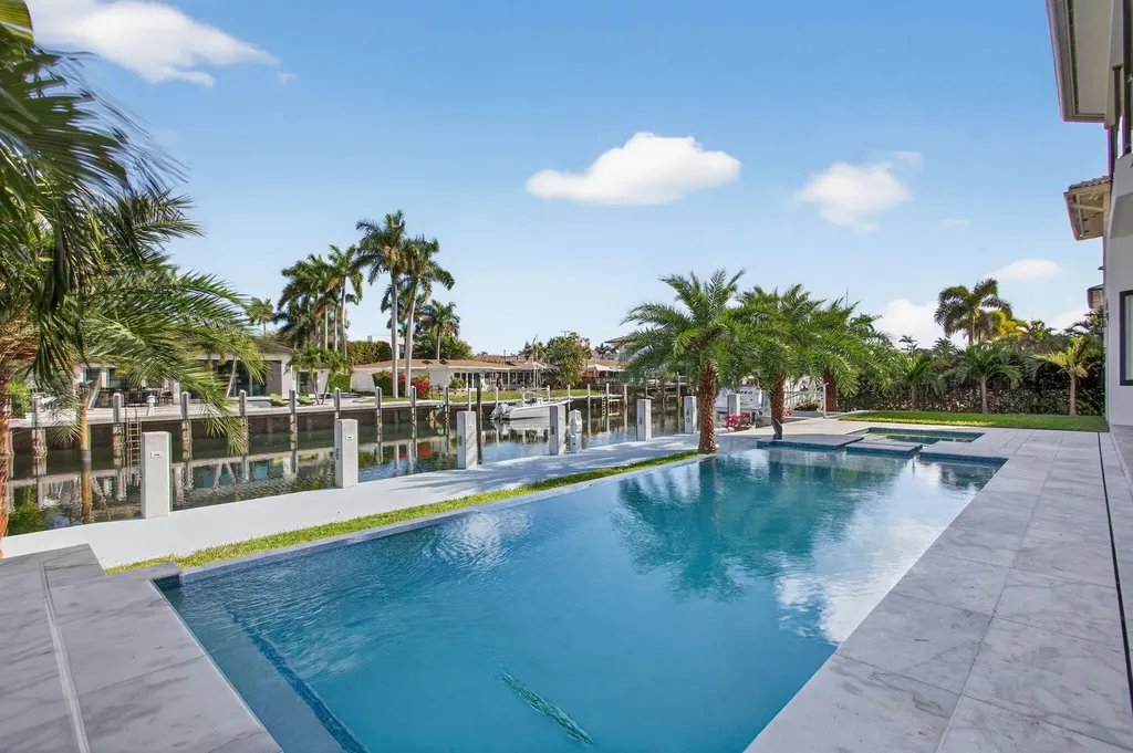 2641 NE 48th Street Lighthouse Point FL 33064