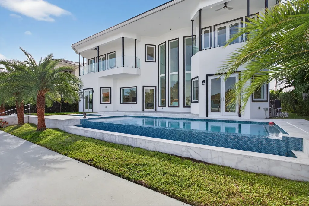 2641 NE 48th Street Lighthouse Point FL 33064
