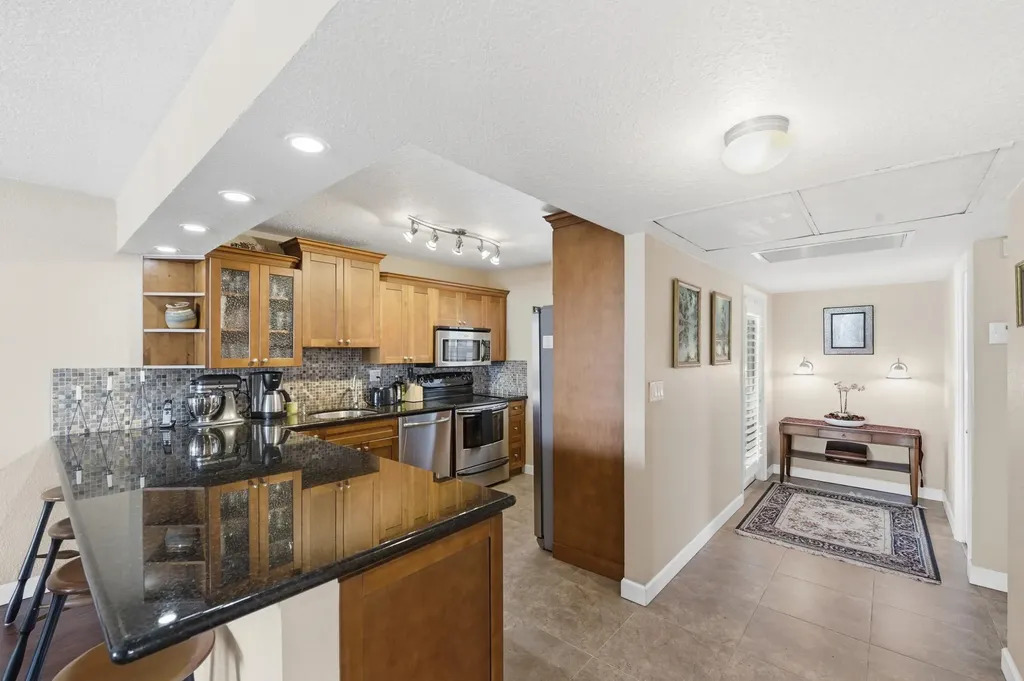 3180 NE 48th Court Lighthouse Point FL 33064