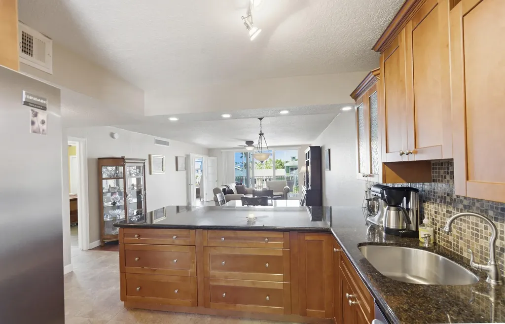 3180 NE 48th Court Lighthouse Point FL 33064