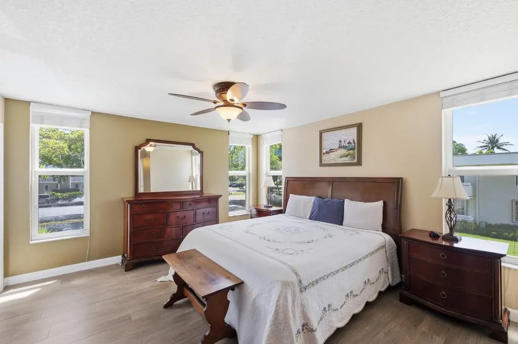 3180 NE 48th Court Lighthouse Point FL 33064