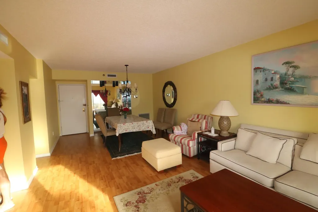4001 Hillcrest Drive Hollywood FL 33021