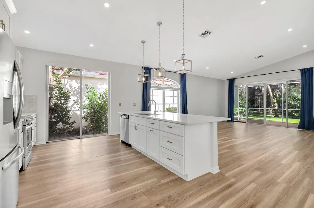 3947 Redondo Way Boca Raton FL 33487