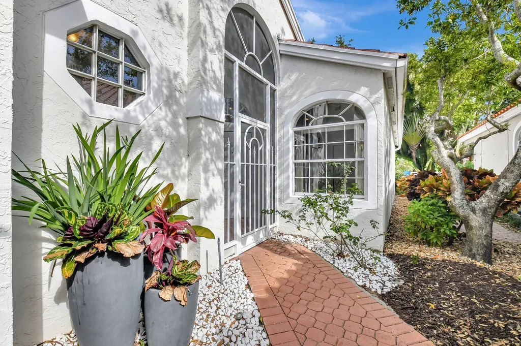 3947 Redondo Way Boca Raton FL 33487