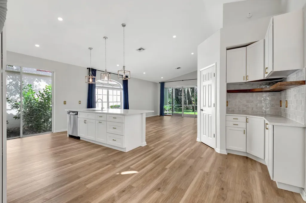 3947 Redondo Way Boca Raton FL 33487
