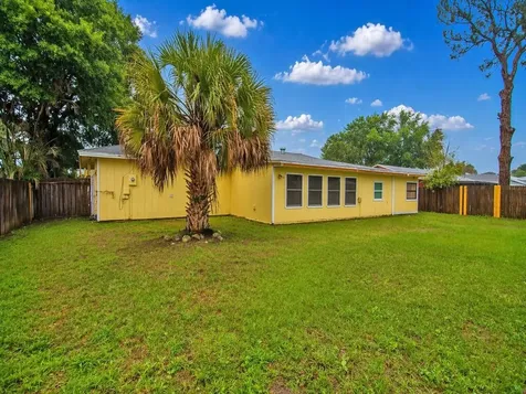 1166 SE Preston Lane Port St Lucie FL 34983