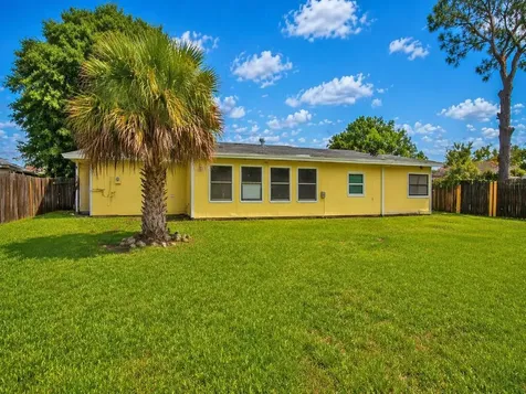 1166 SE Preston Lane Port St Lucie FL 34983