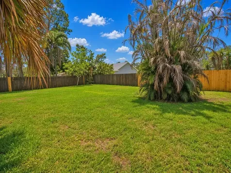 1166 SE Preston Lane Port St Lucie FL 34983