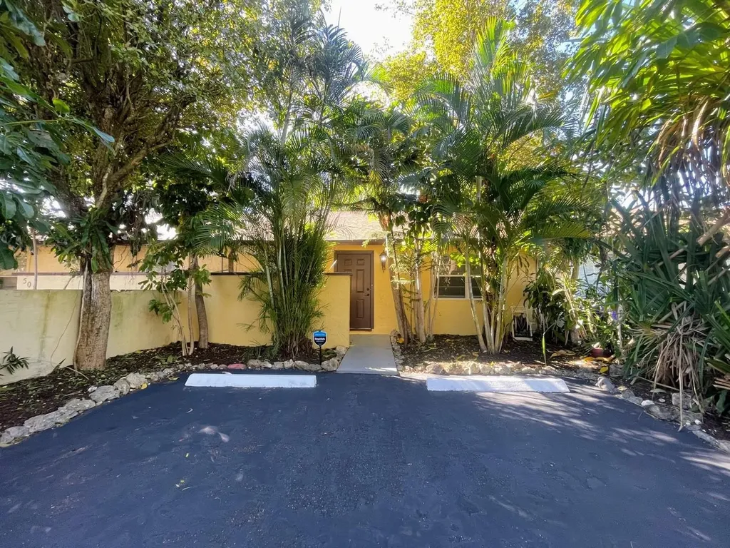 512 NW 43rd Place Deerfield Beach FL 33064