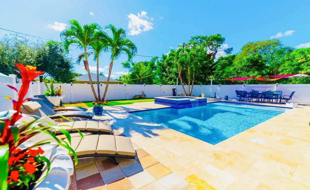 420 SW 1st Avenue Boynton Beach FL 33435