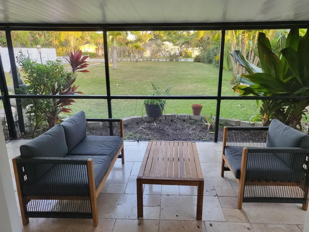 927 S Palmway Lake Worth Beach FL 33460