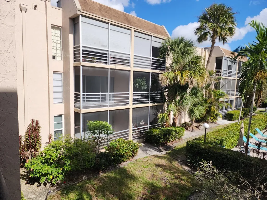 485 N Pine Island Road Plantation FL 33324