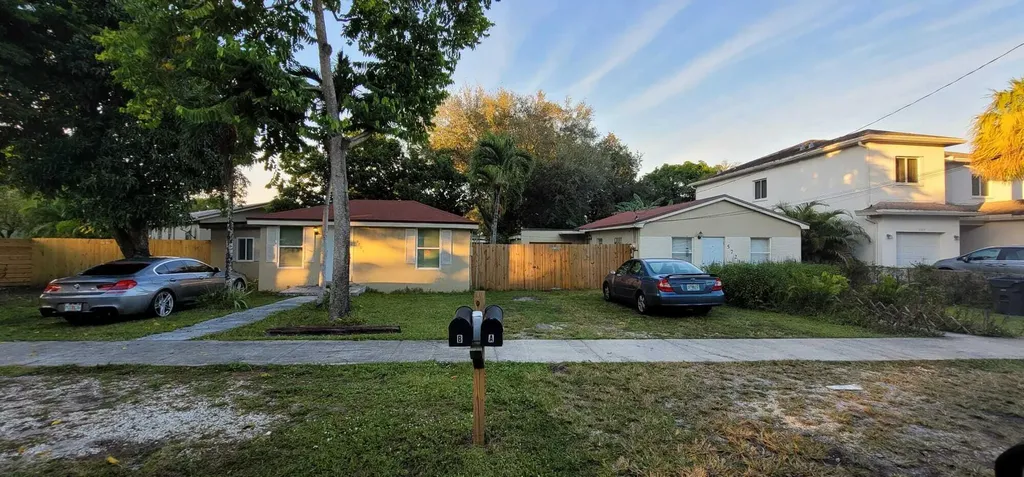 5721 Fillmore Street Hollywood FL 33021