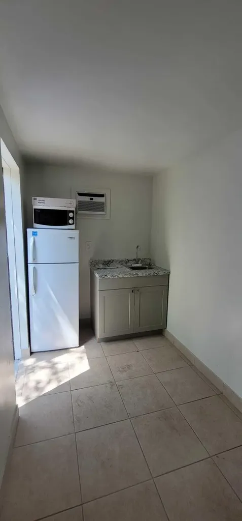 5721 Fillmore Street Hollywood FL 33021