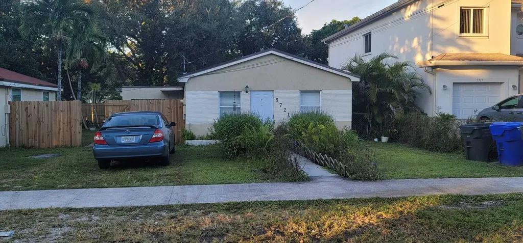 5721 Fillmore Street Hollywood FL 33021
