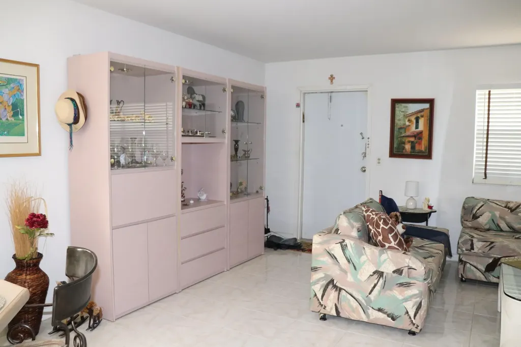 26 Brittany Delray Beach FL 33446
