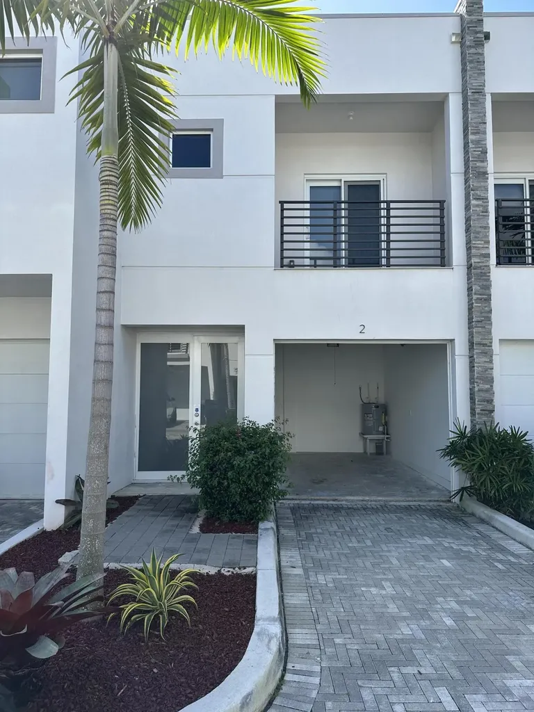815 NE 17th Avenue Fort Lauderdale FL 33304