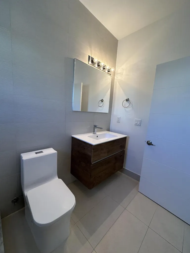 815 NE 17th Avenue Fort Lauderdale FL 33304