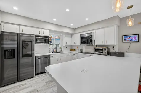 1570 NE 30th Place Oakland Park FL 33334