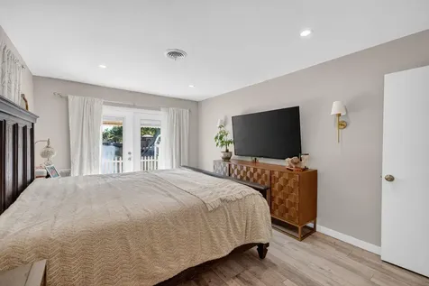 1570 NE 30th Place Oakland Park FL 33334