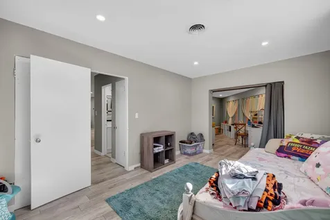 1570 NE 30th Place Oakland Park FL 33334