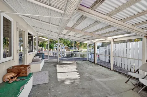 1570 NE 30th Place Oakland Park FL 33334