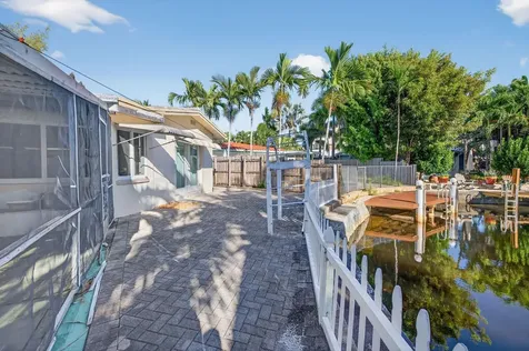 1570 NE 30th Place Oakland Park FL 33334