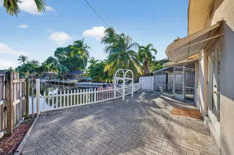 1570 NE 30th Place Oakland Park FL 33334