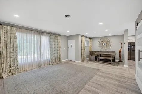 1570 NE 30th Place Oakland Park FL 33334