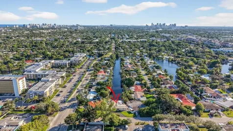 1570 NE 30th Place Oakland Park FL 33334